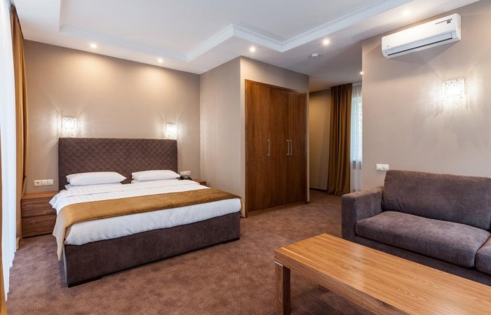 Фото - Crystal Hotel