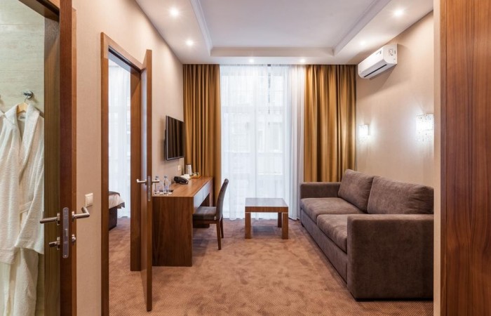 Фото - Crystal Hotel