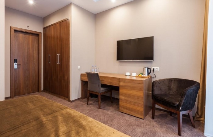 Фото - Crystal Hotel