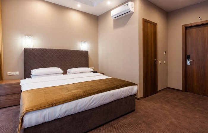 Фото - Crystal Hotel